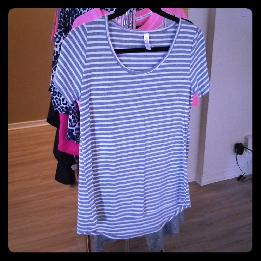 Lularoe xs ribbed t shirt
